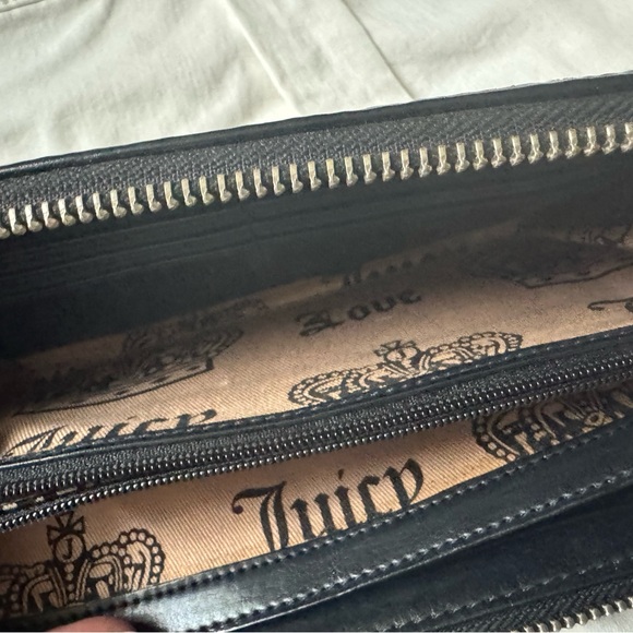 Juicy Couture Continental Wallet - Picture 4 of 5